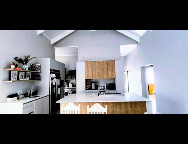 3 BEDROOM HOUSE FOR SALE IN BLUE MOUNTAIN VILLAGE